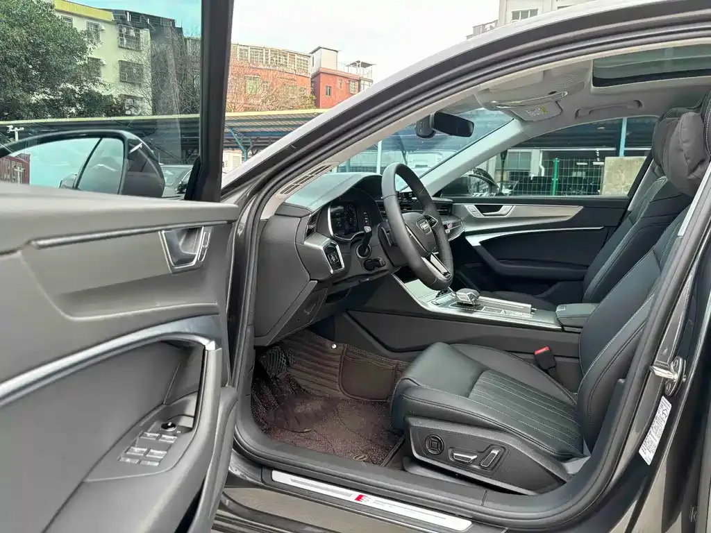 Audi A6L 2025 из CN, фото 10