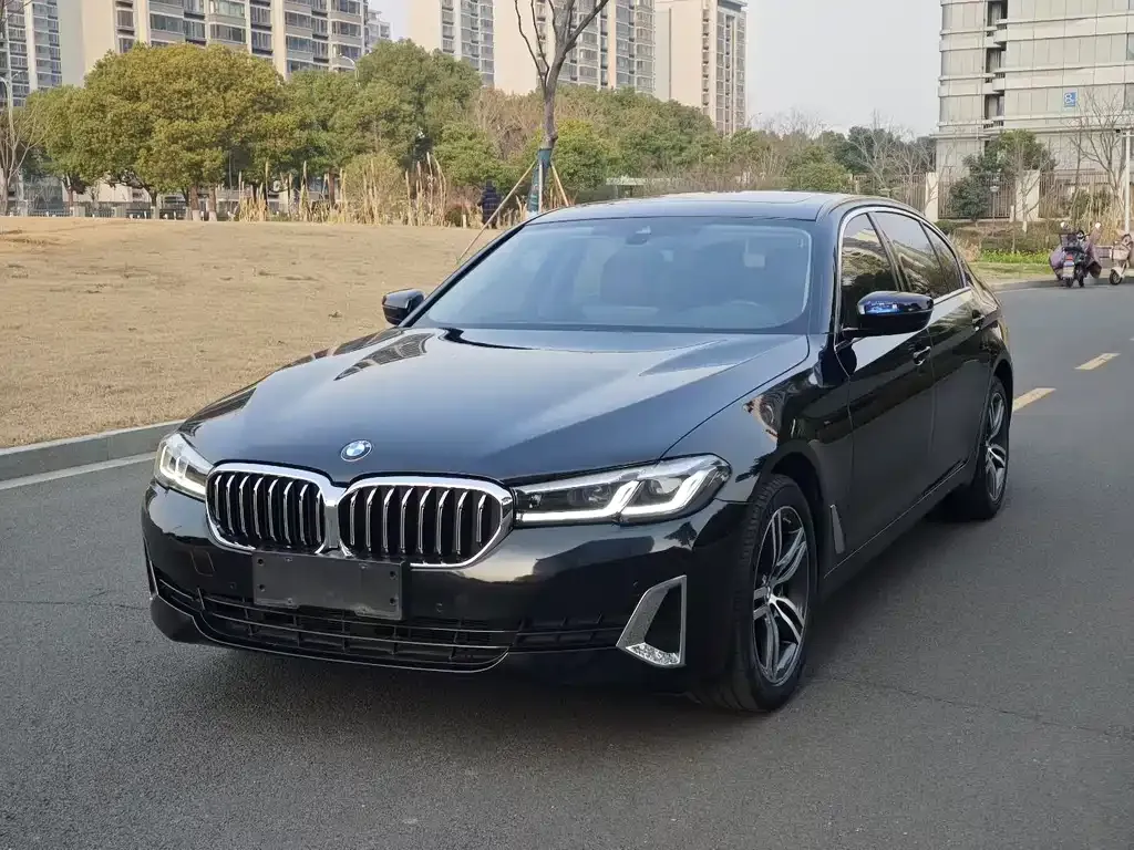 BMW 5 Series — фото 1