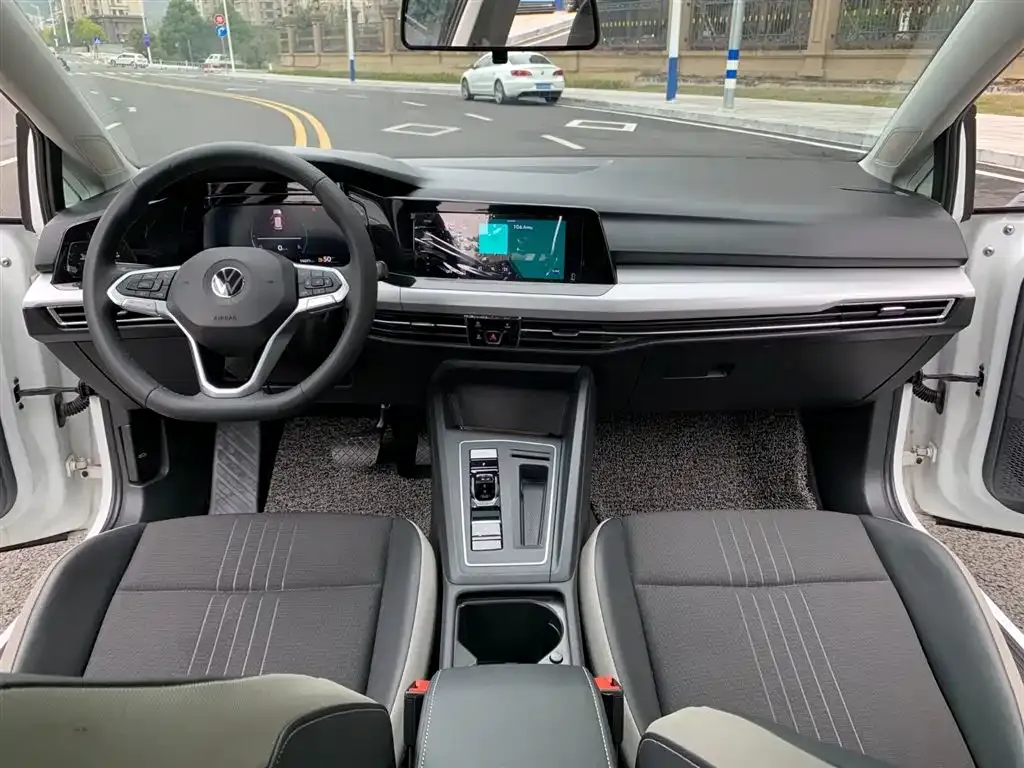 Volkswagen Golf 2023 из CN, фото 7