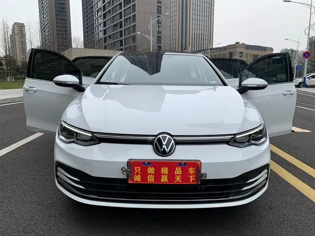 Volkswagen Golf 2023 из CN, фото 2