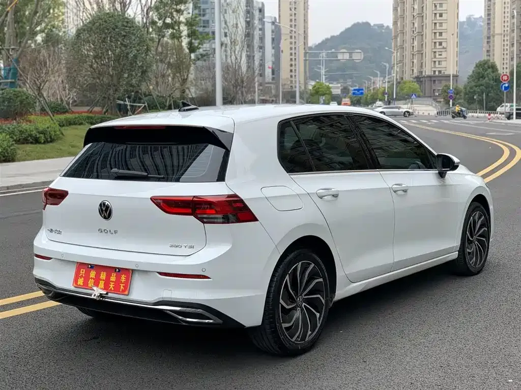 Volkswagen Golf 2023 из CN, фото 4