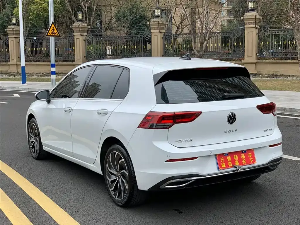 Volkswagen Golf 2023 из CN, фото 5