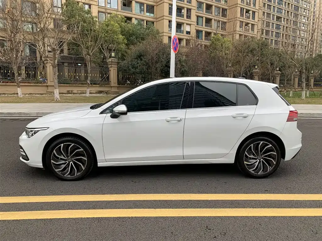 Volkswagen Golf 2023 из CN, фото 9