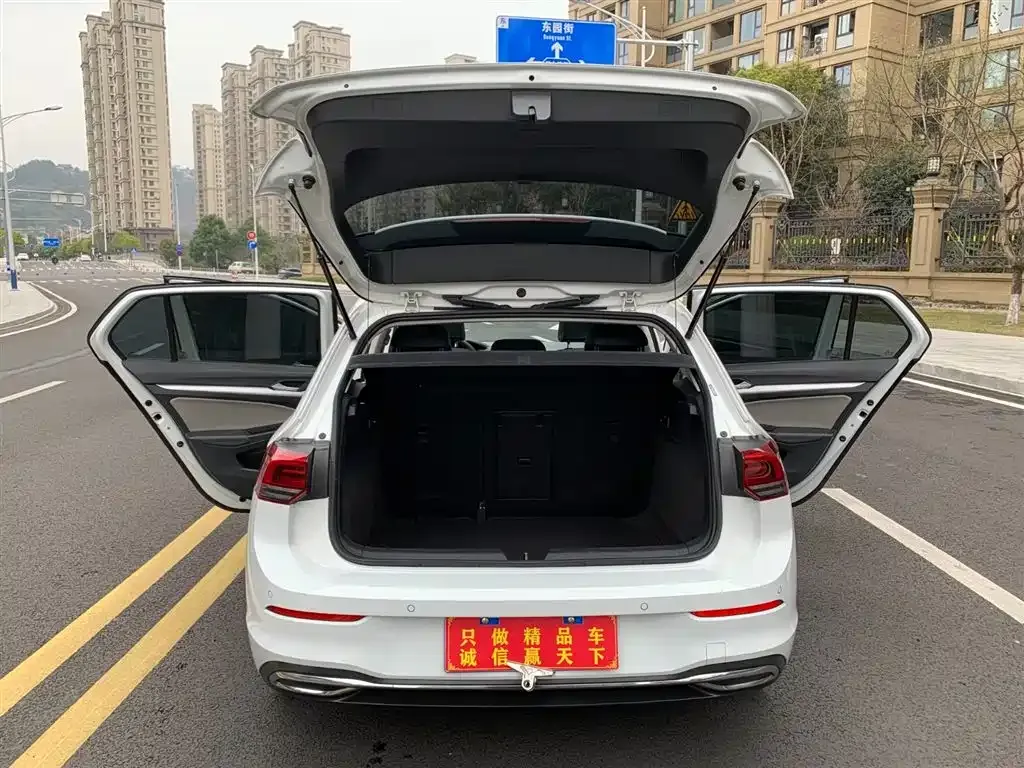 Volkswagen Golf 2023 из CN, фото 3