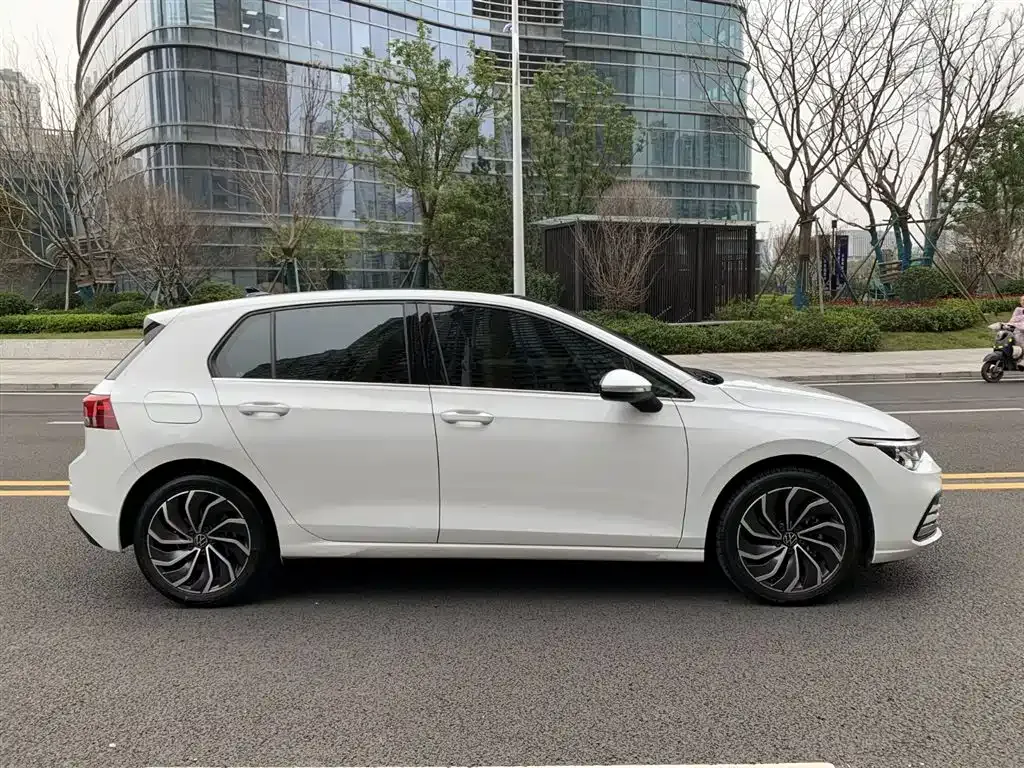 Volkswagen Golf 2023 из CN, фото 10