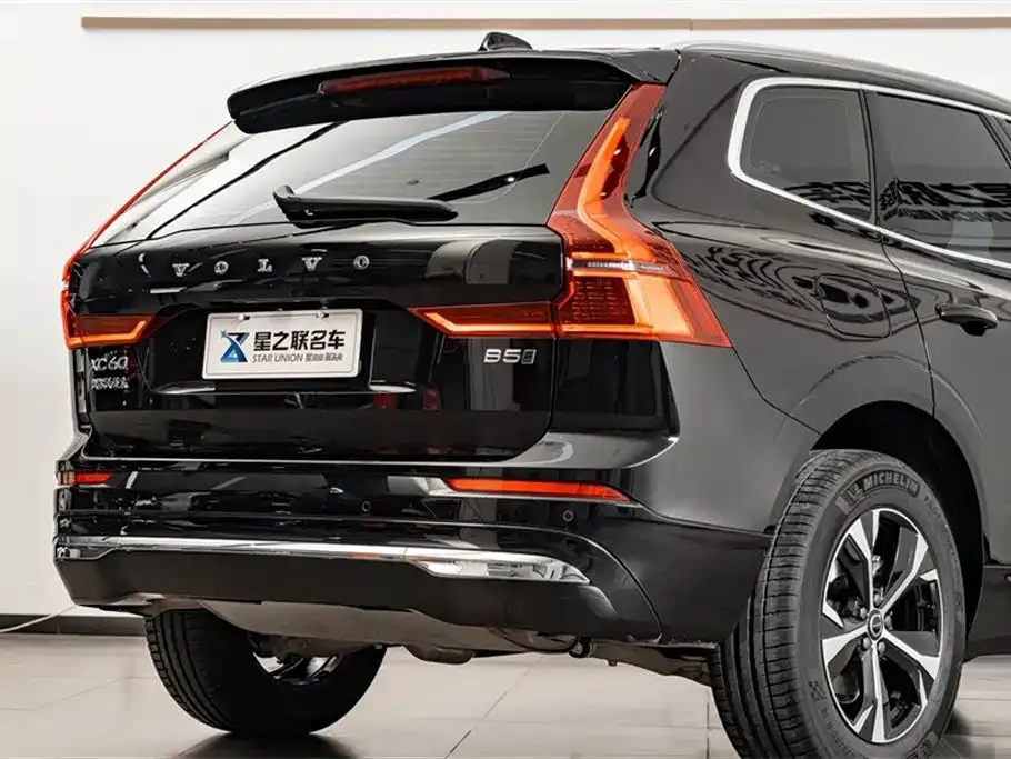 Volvo XC60 — фото 8
