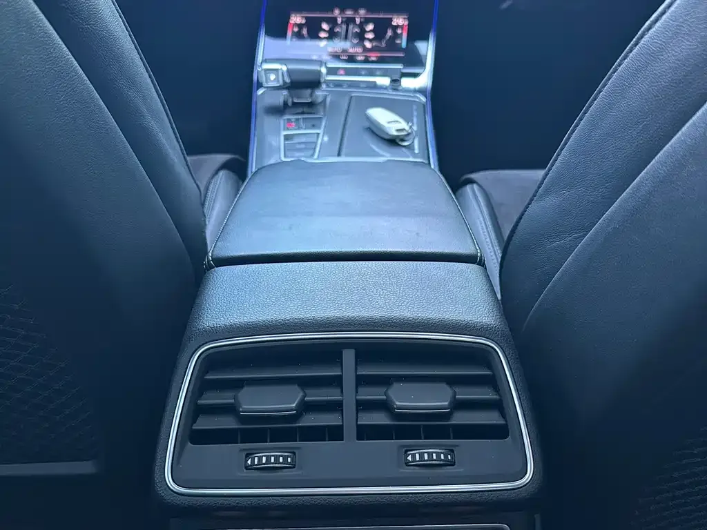 Audi A6L 2021 из CN, фото 4