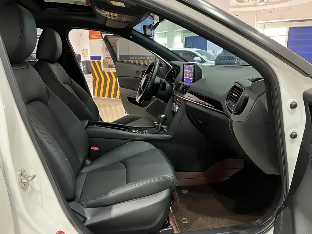 Mazda CX-4 2023 из CN, фото 8