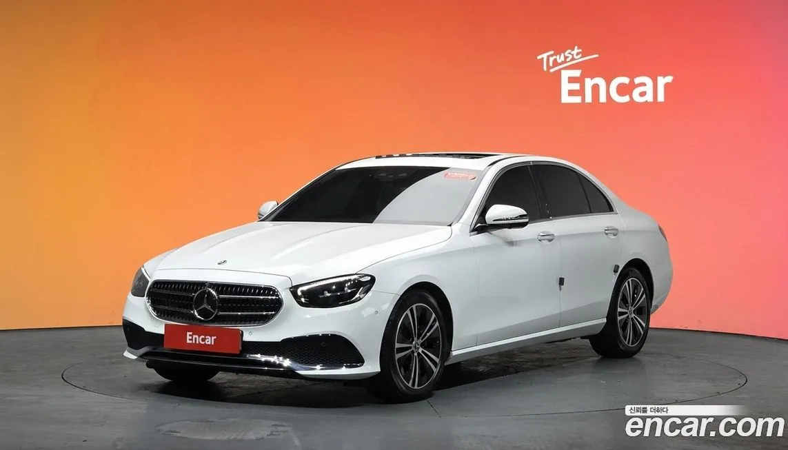Mercedes-Benz E-Class — фото 1