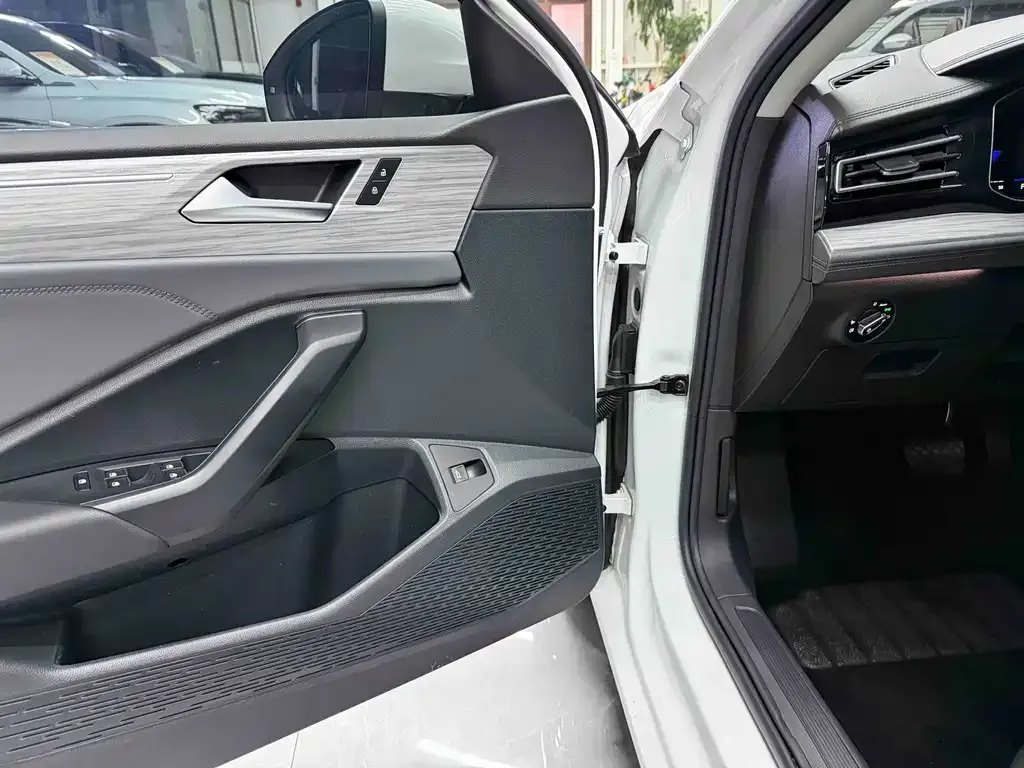 Volkswagen Sagitar 2022 из CN, фото 10