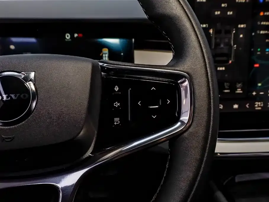 Volvo EM90 2024 из CN, фото 7