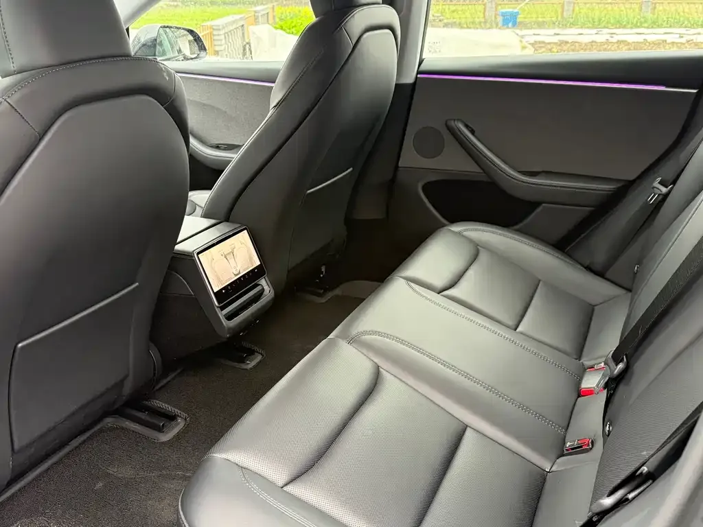 Tesla Model 3 — фото 4