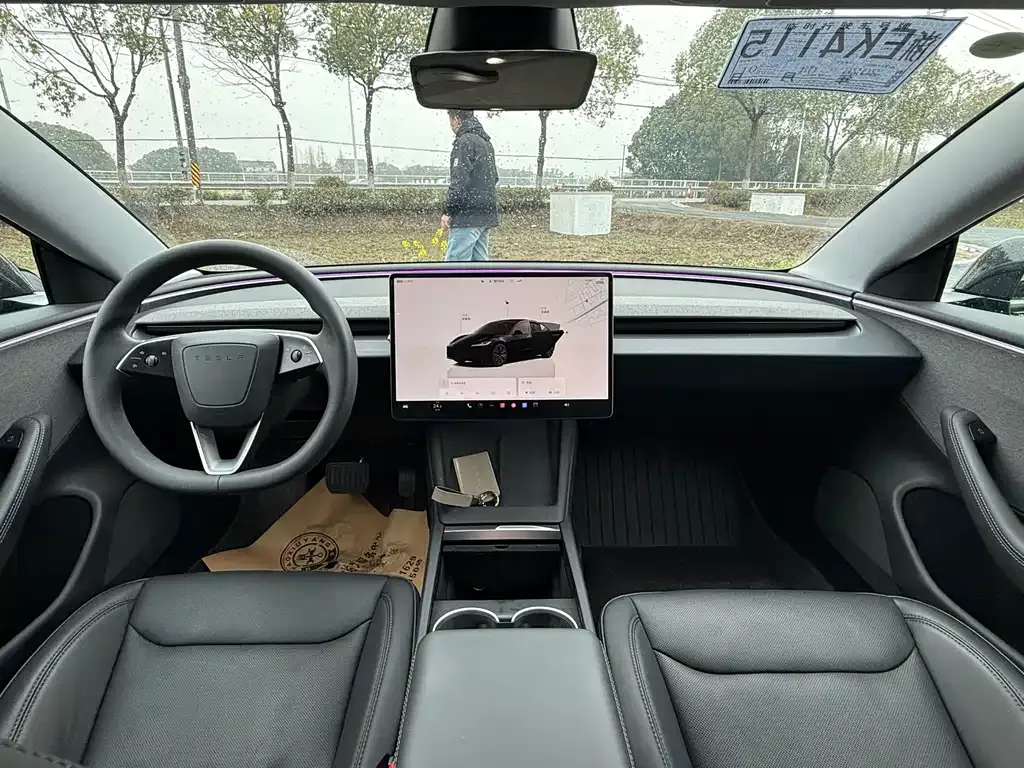 Tesla Model 3 — фото 9