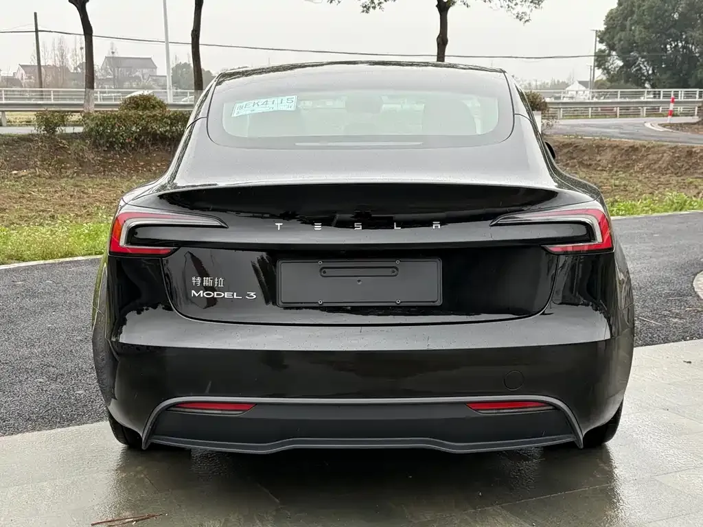 Tesla Model 3 — фото 3