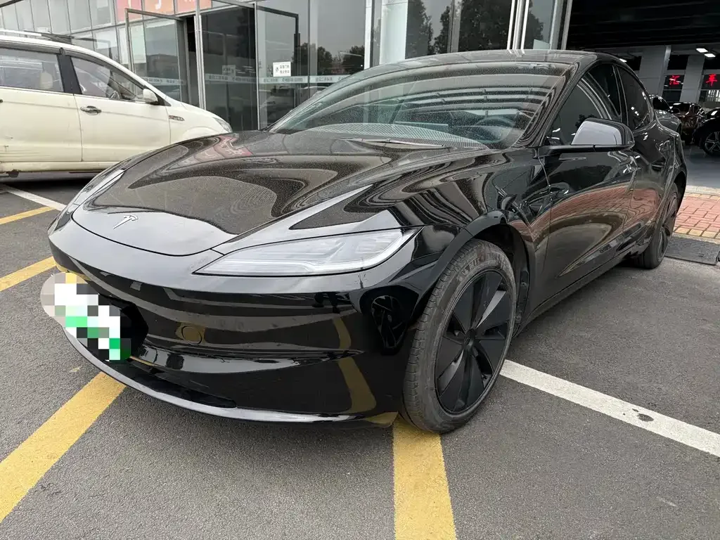 Tesla Model 3 — фото 1