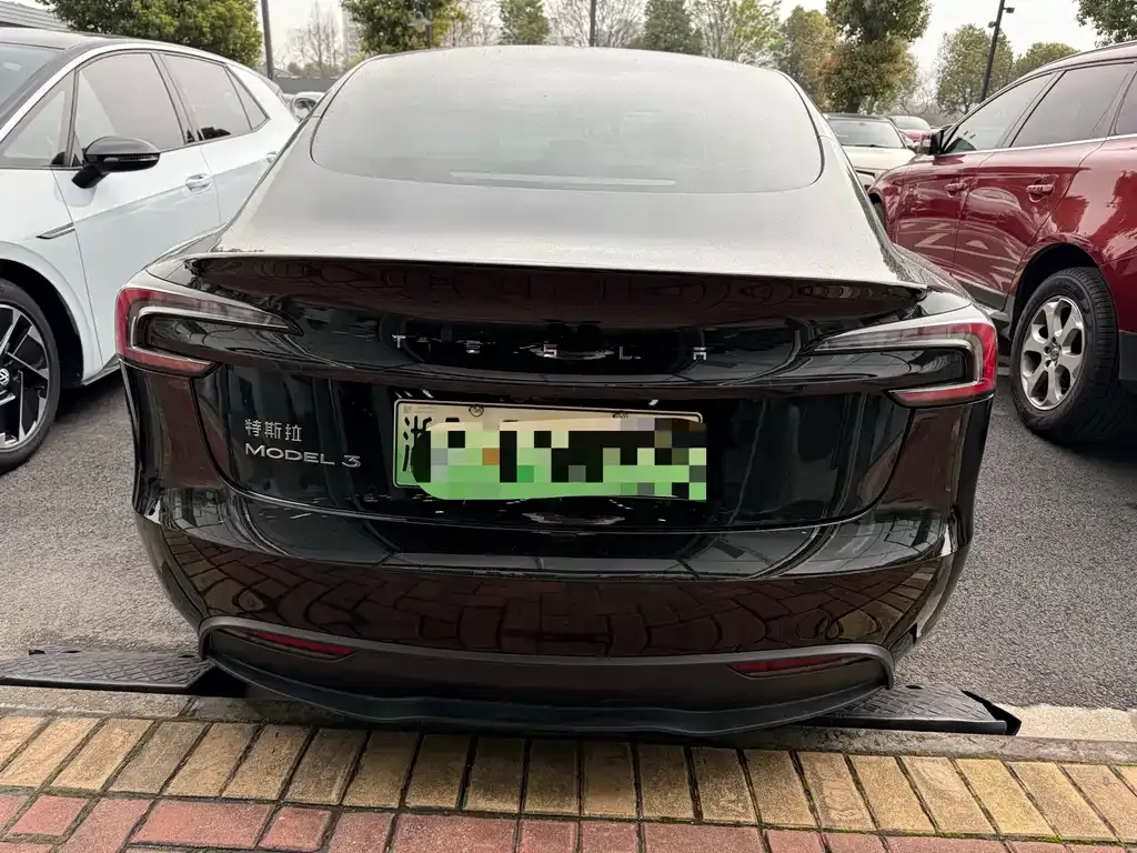 Tesla Model 3 — фото 4