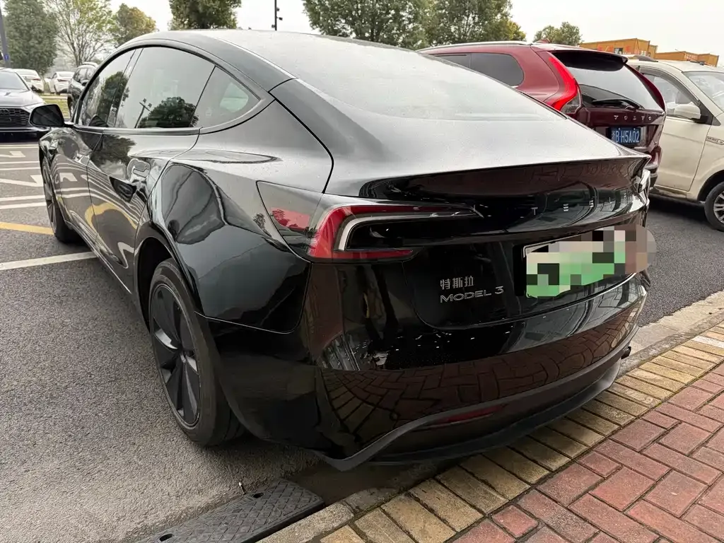 Tesla Model 3 — фото 10