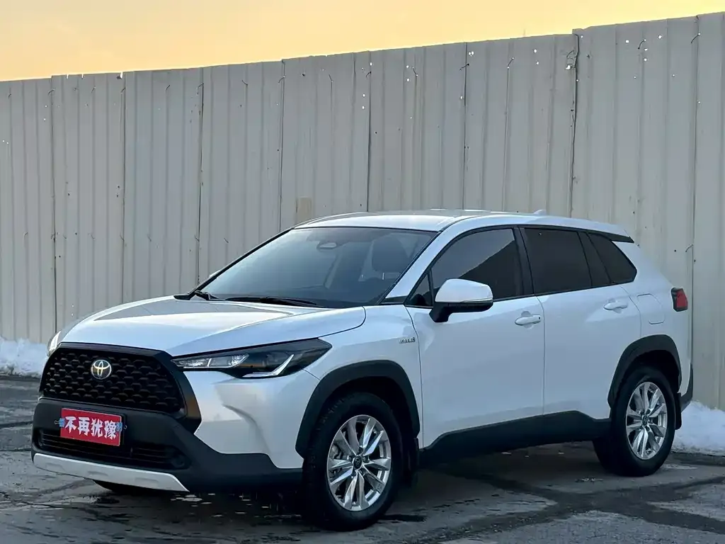 Toyota Corolla Cross — фото 1