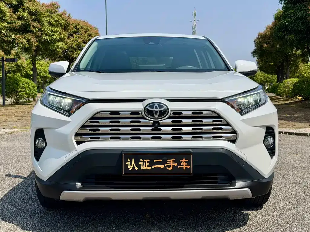 Toyota RAV4 — фото 9