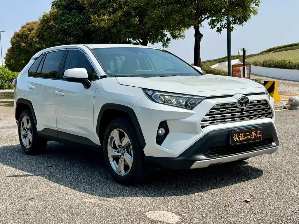 Toyota RAV4 — фото 10