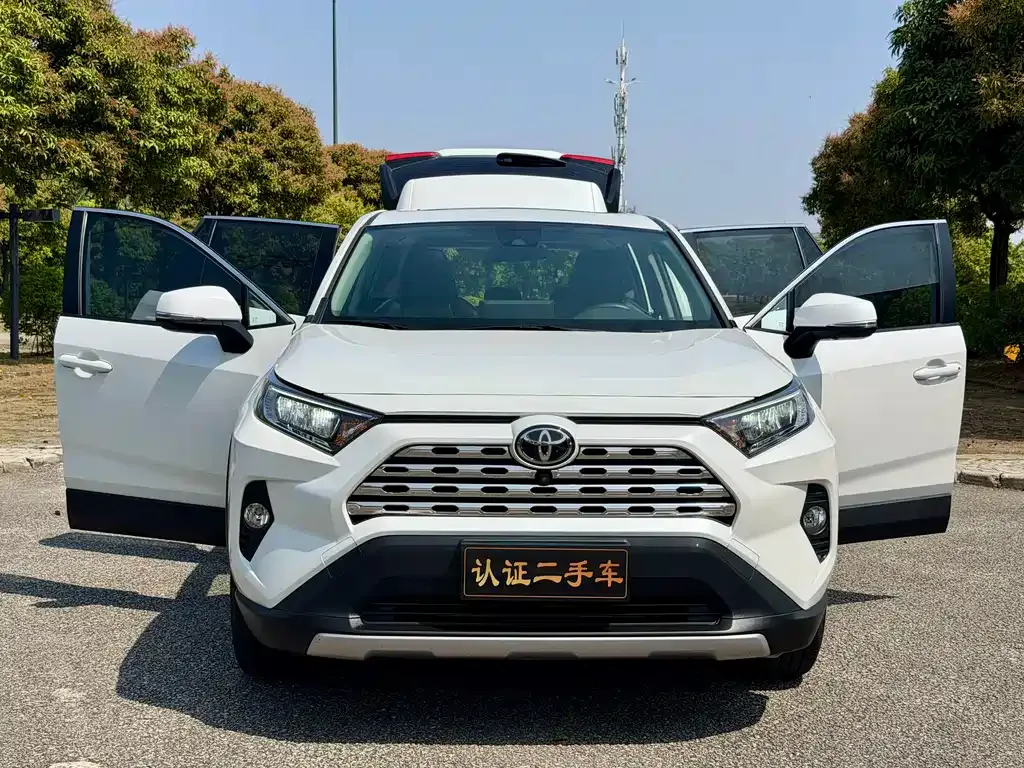 Toyota RAV4 — фото 3