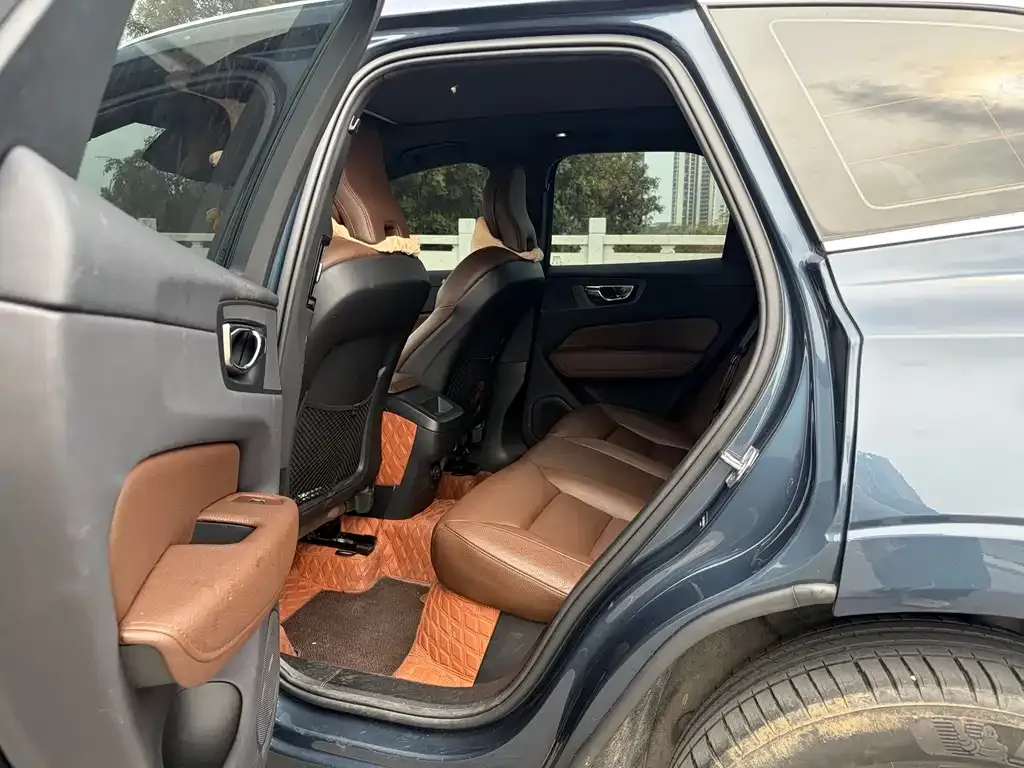 Volvo XC60 2021 из CN, фото 4