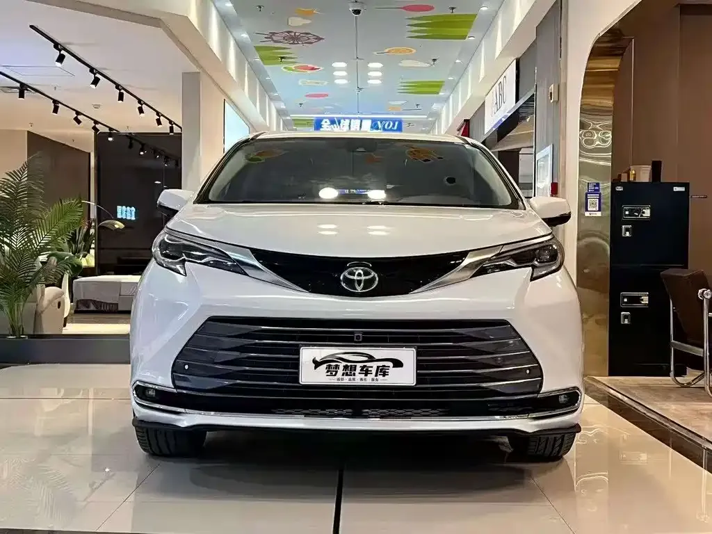Toyota Sienna — фото 5