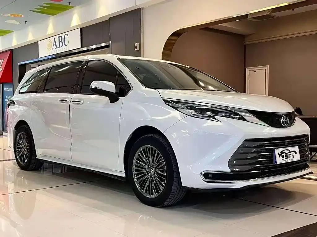 Toyota Sienna — фото 9
