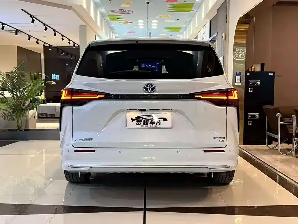 Toyota Sienna — фото 7
