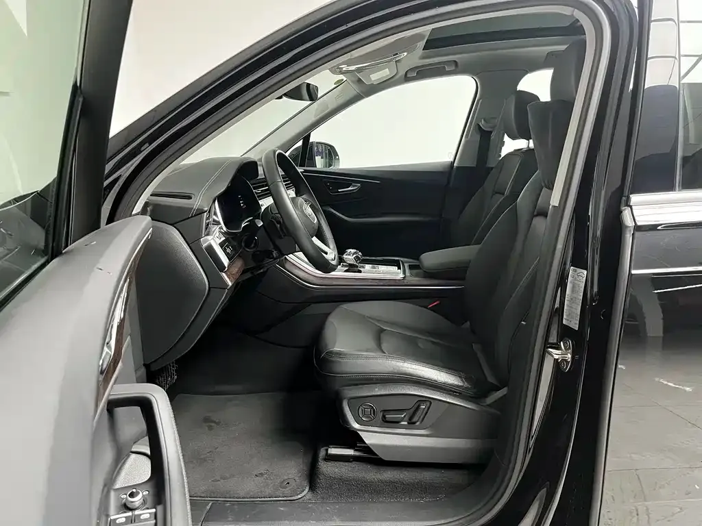 Audi Q7 2023 из CN, фото 10