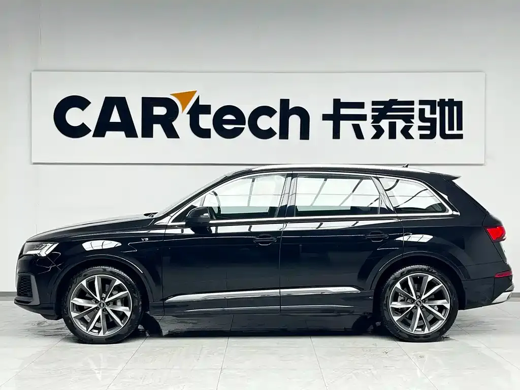 Audi Q7 2023 из CN, фото 7
