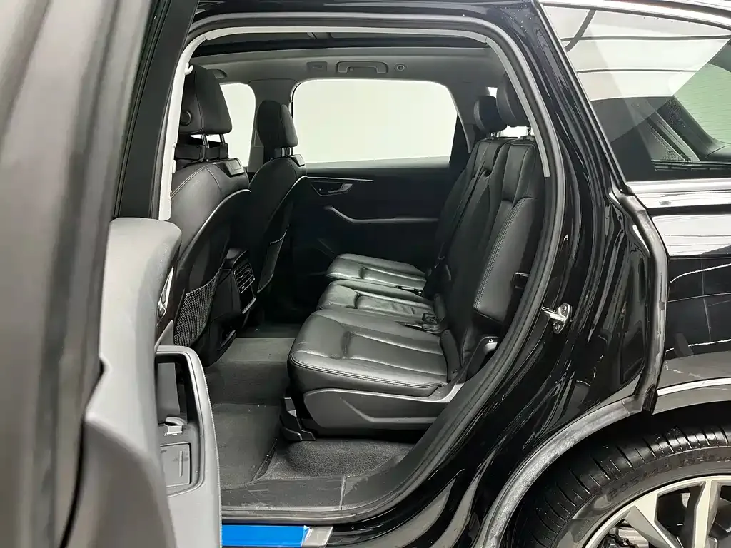 Audi Q7 2023 из CN, фото 8