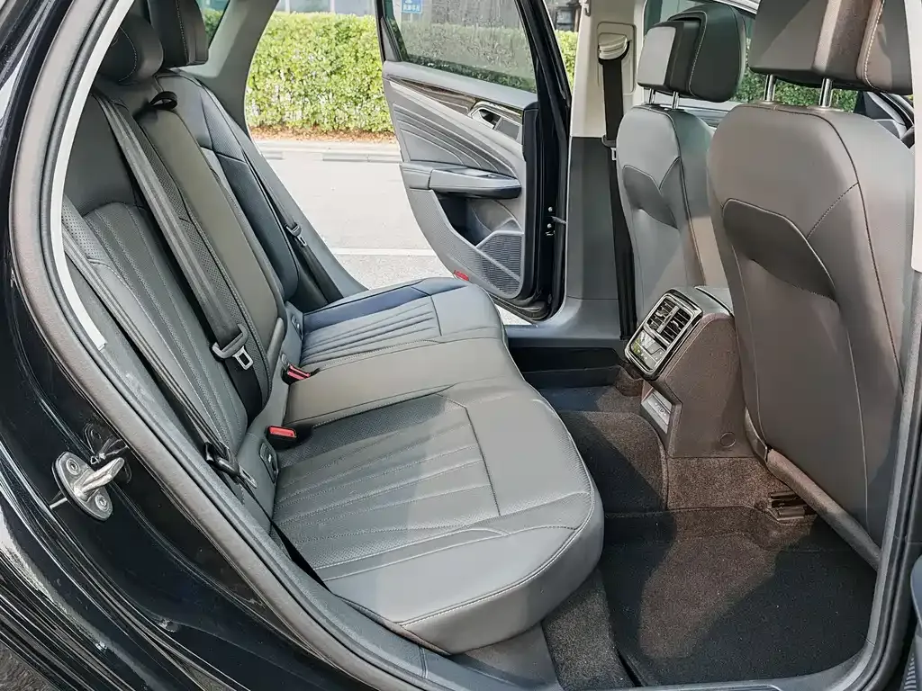 Volkswagen Passat — фото 3