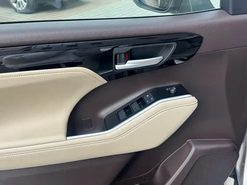Toyota Highlander 2022 из CN, фото 2