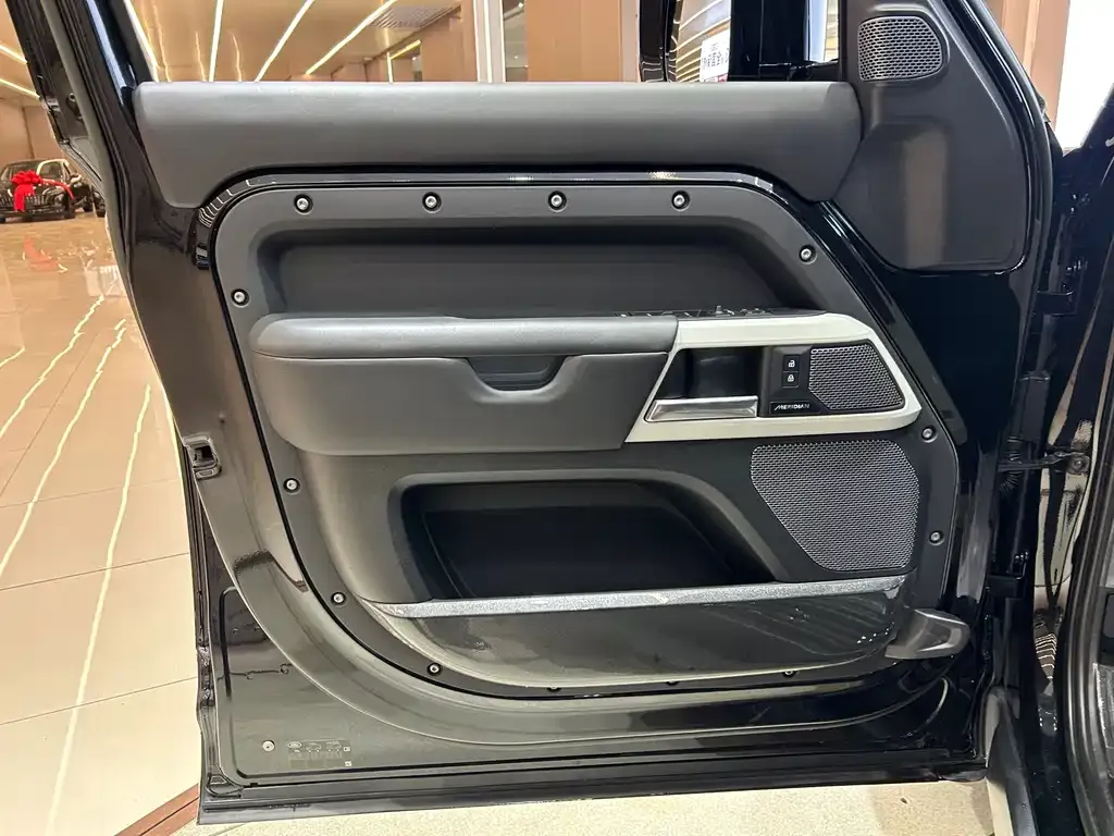 Land Rover Defender 2023 из CN, фото 4
