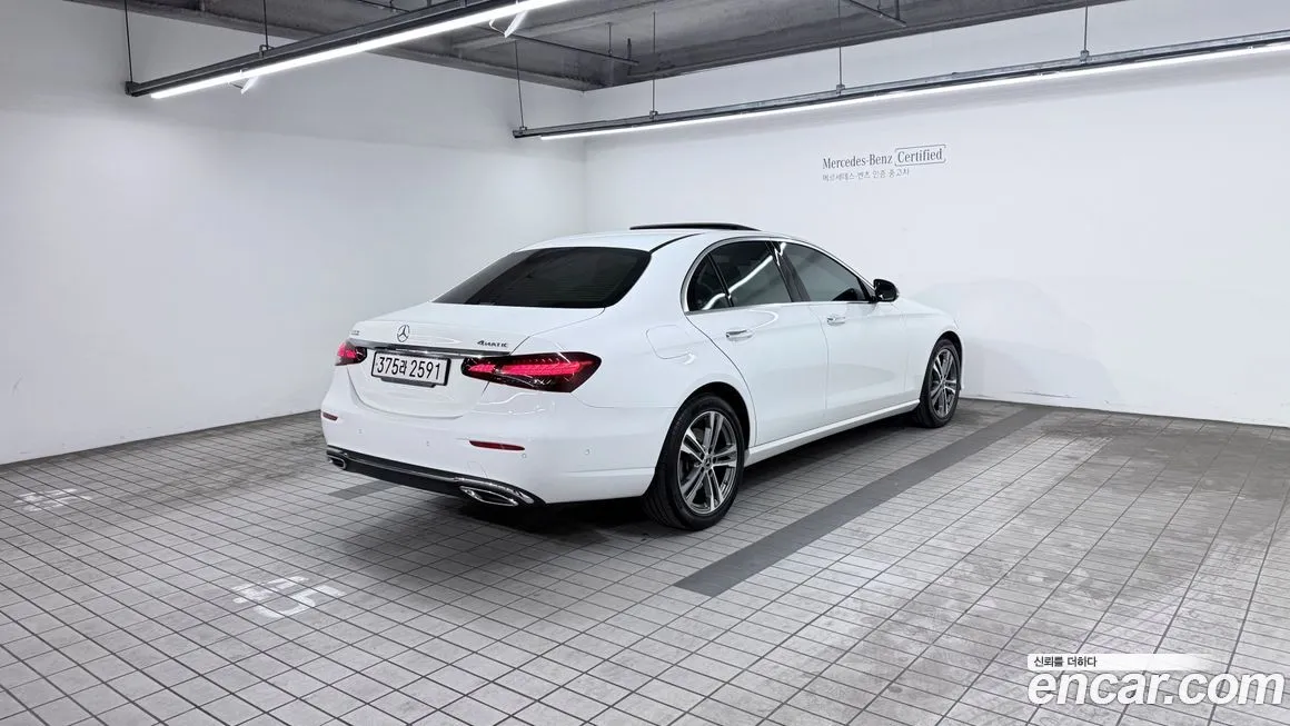 Mercedes-Benz E-Class — фото 2
