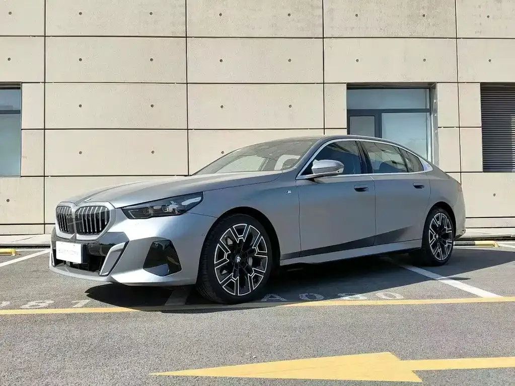BMW 5 Series 2025 из CN, фото 1