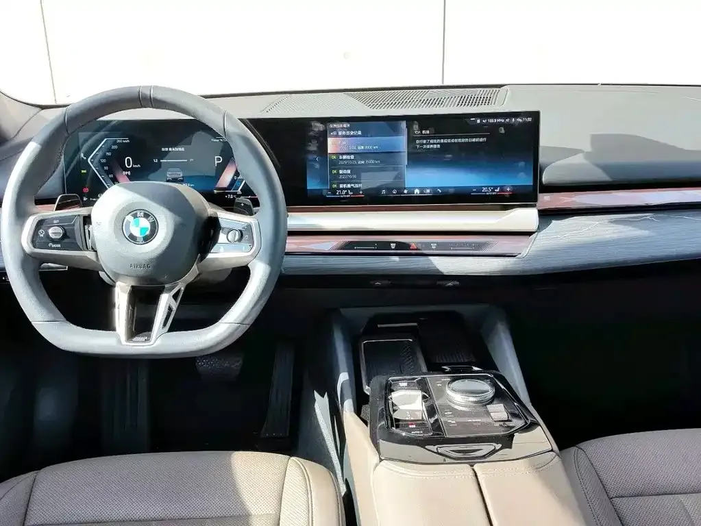 BMW 5 Series 2025 из CN, фото 7