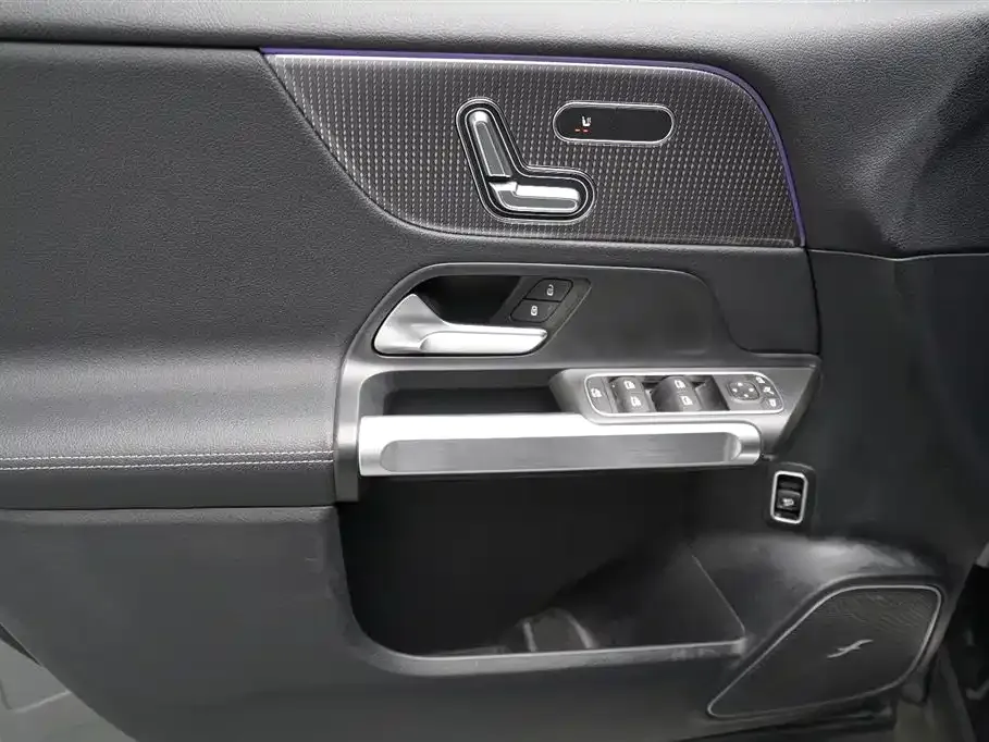 Mercedes-Benz EQB — фото 10