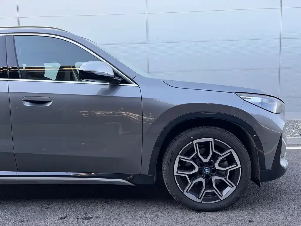 BMW iX1 2025 из CN, фото 2