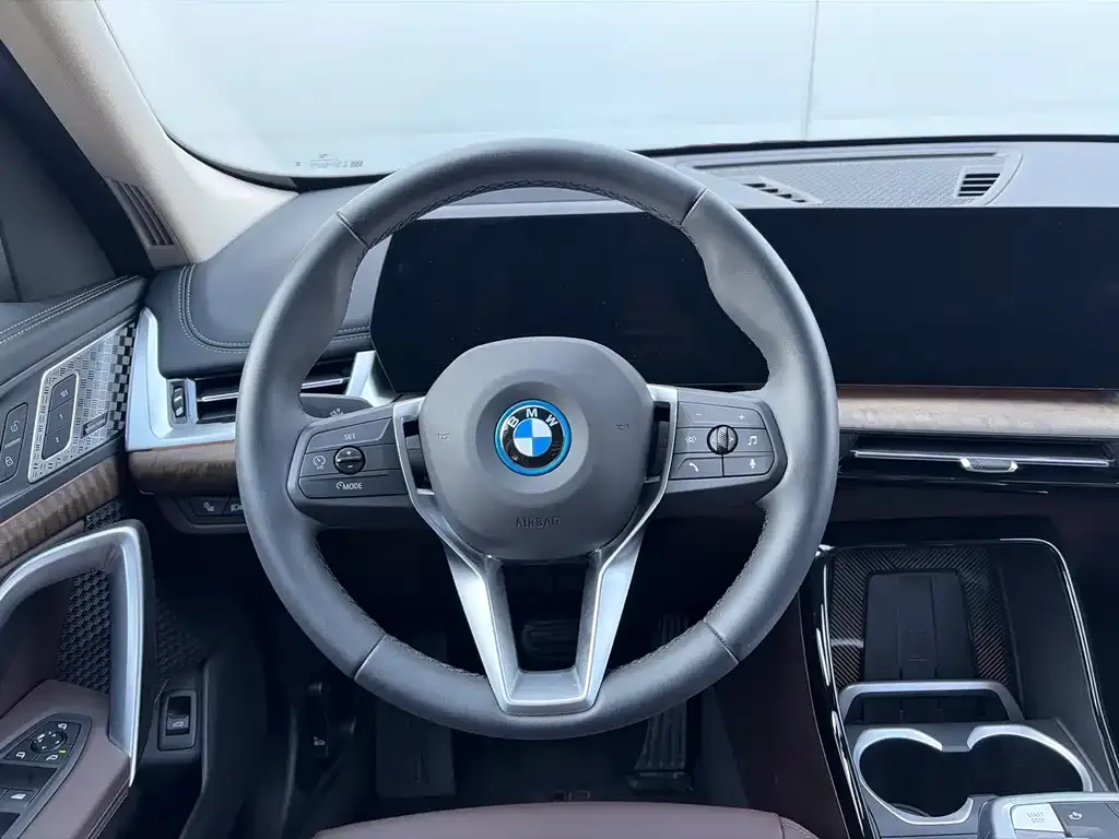 BMW iX1 2025 из CN, фото 9