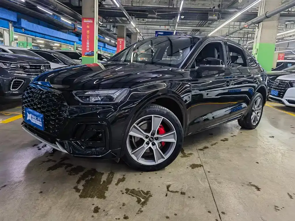 Audi Q5L Sportback — фото 1