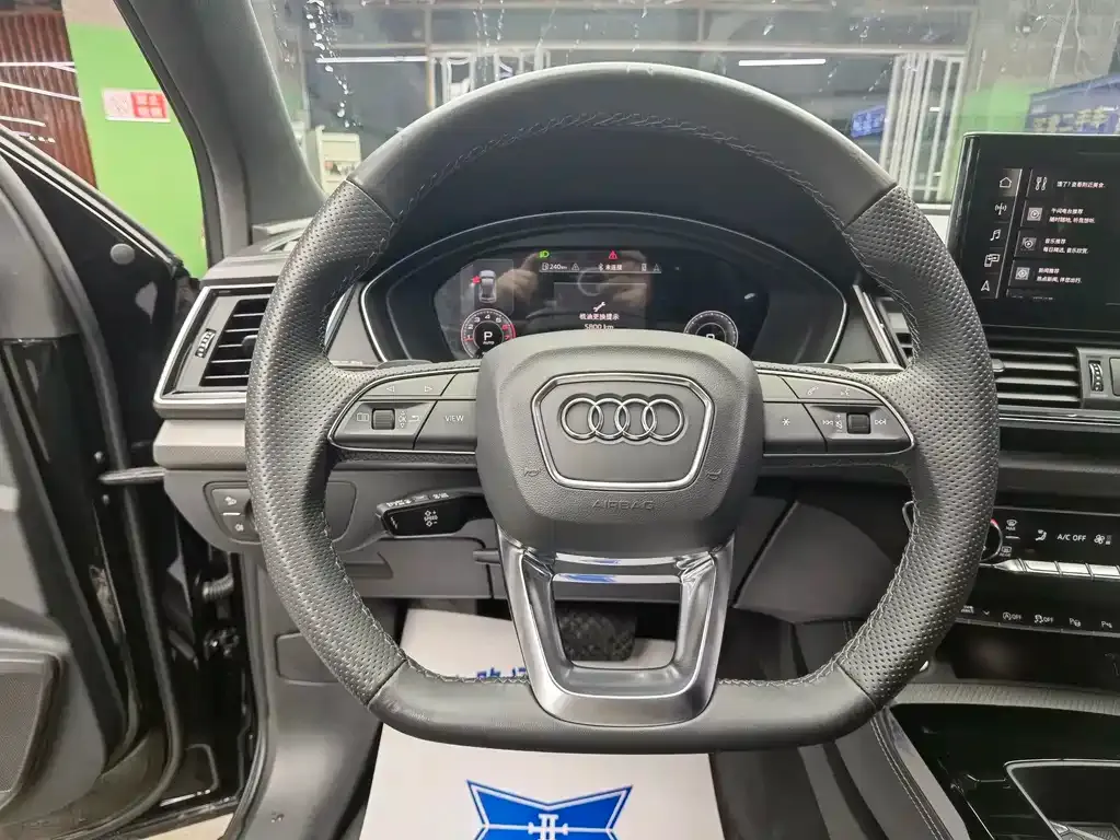 Audi Q5L Sportback — фото 3