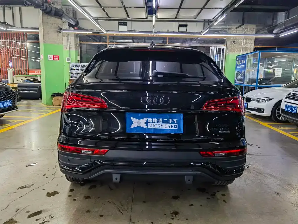 Audi Q5L Sportback — фото 5