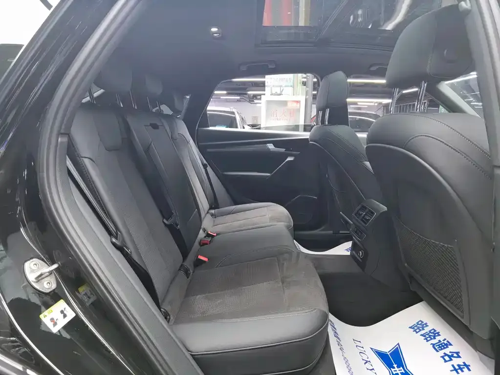 Audi Q5L Sportback — фото 9