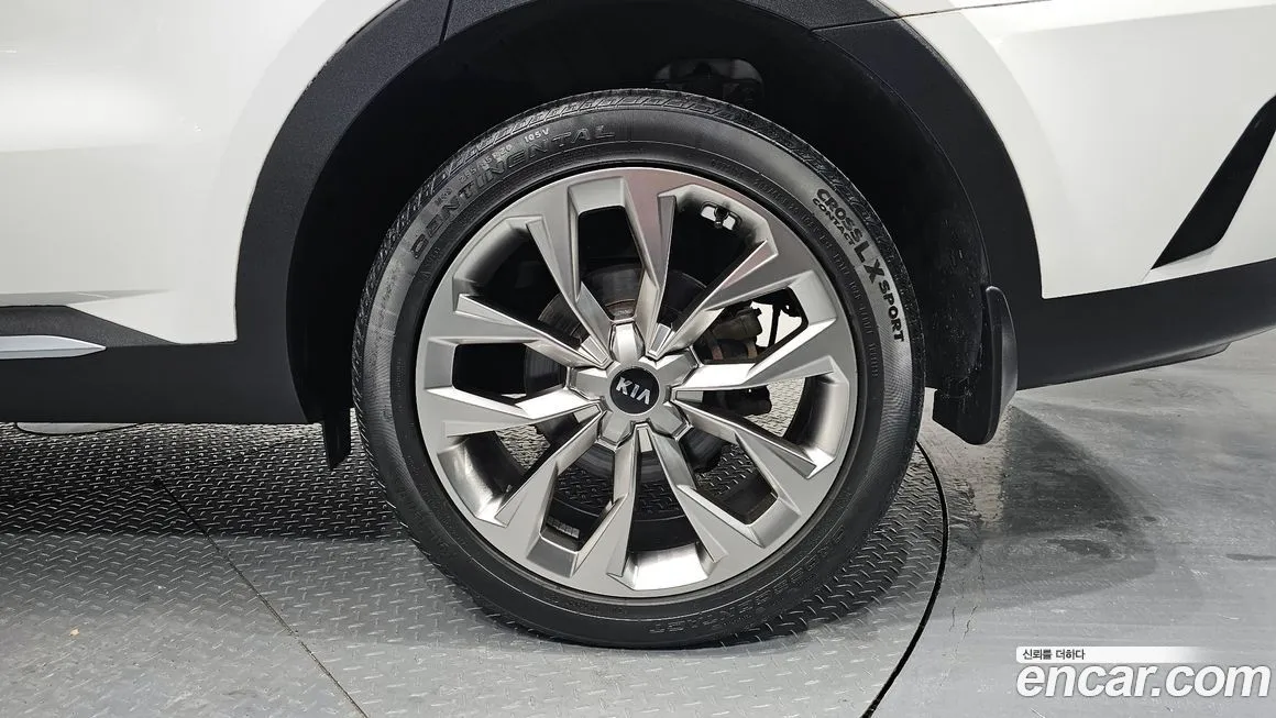 Kia Sorento — фото 7