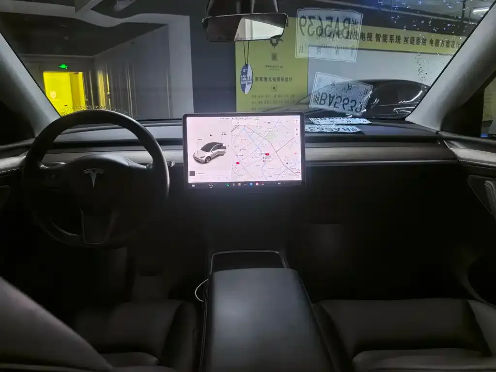 Tesla Model Y — фото 6