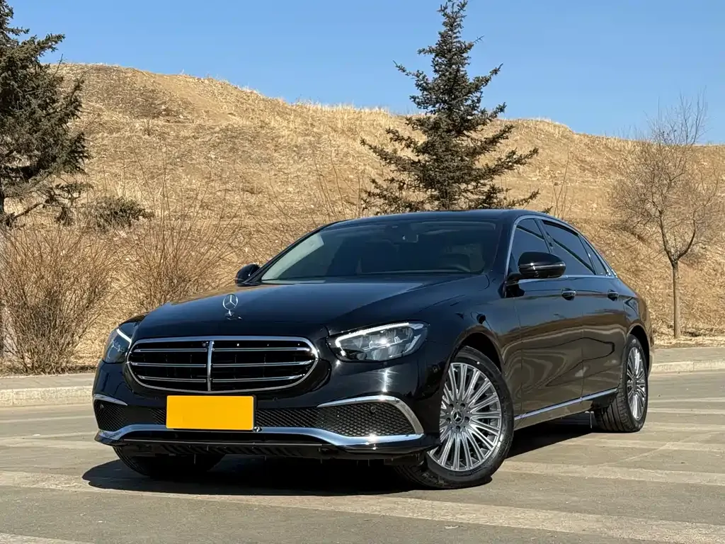 Mercedes-Benz E-Class — фото 1