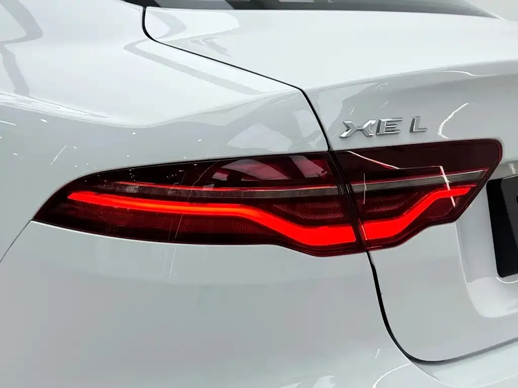 Jaguar XEL — фото 7