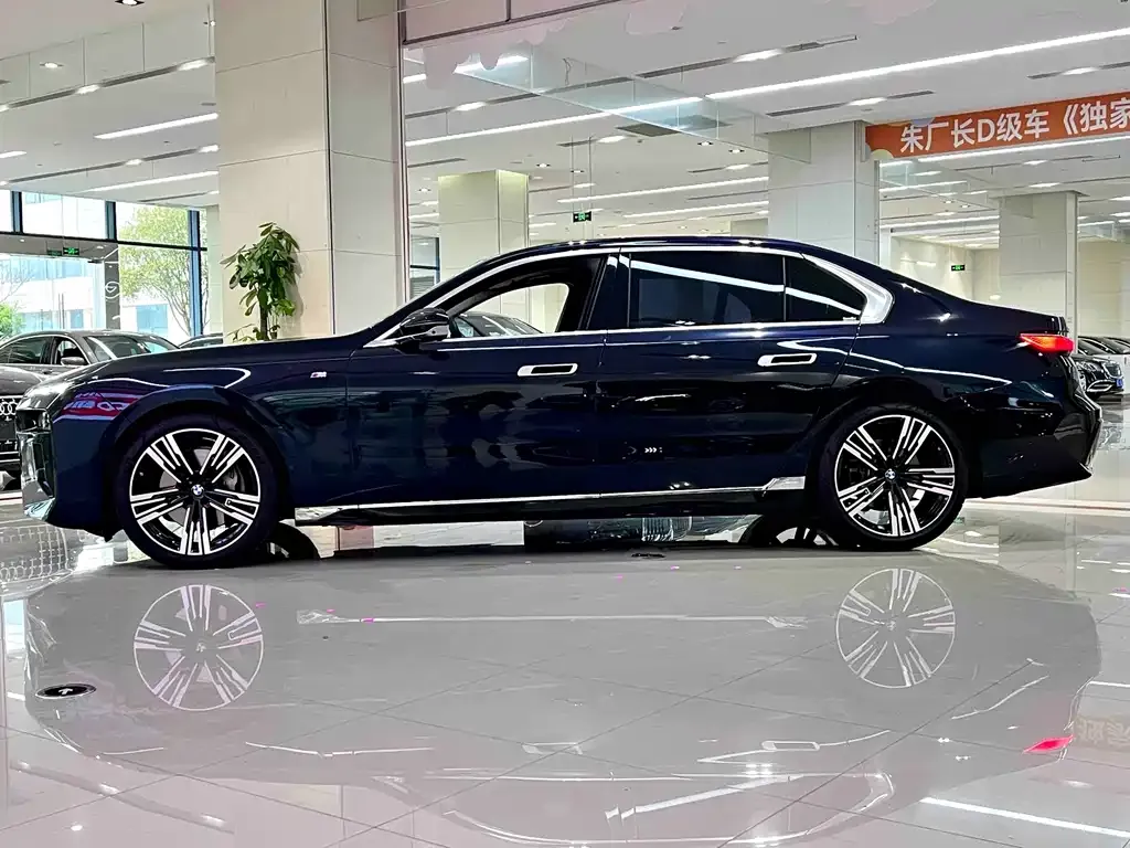 BMW 7 Series — фото 6